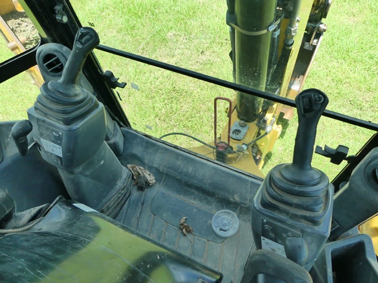 2016-caterpillar-420f2-it-image-18