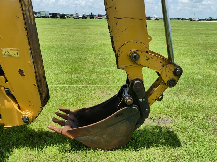 2016-caterpillar-420f2-it-image-12