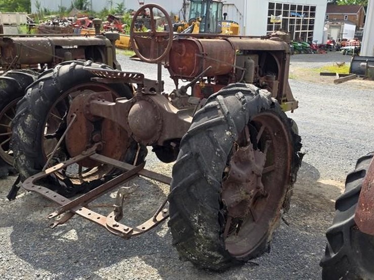 farmall-f20-tractor-(not-running)-image-4