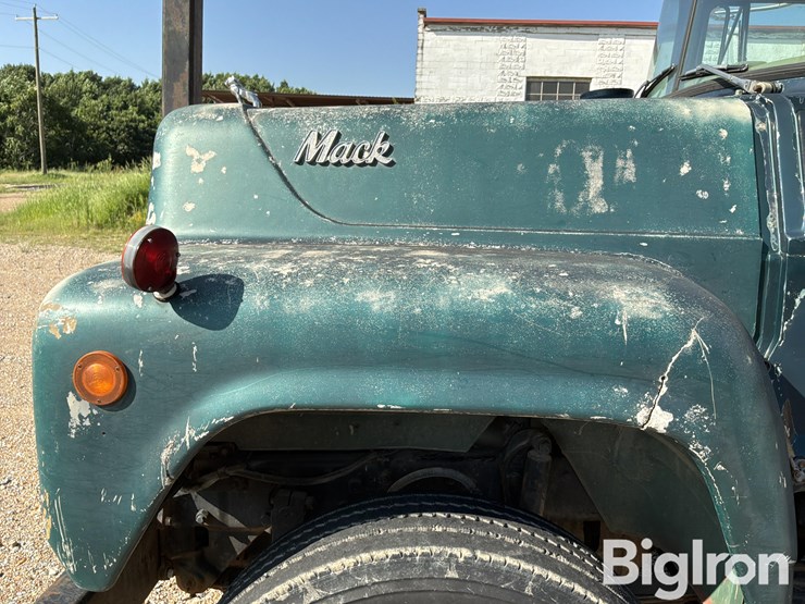 1985-mack-r686st-image-12
