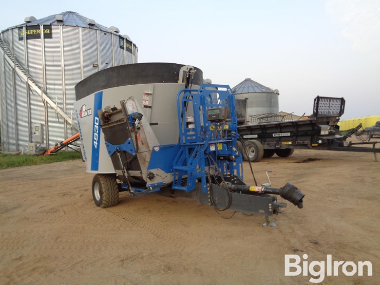 2024-penta-hurricane-4930-tmr-mixer-feed-wagon-image-11