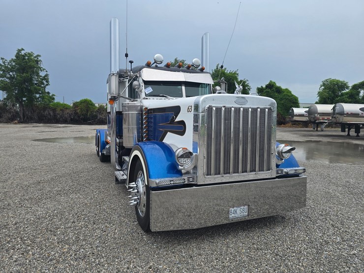 2000-peterbilt-379-image-29