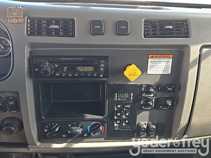 2012-peterbilt-348-image-89