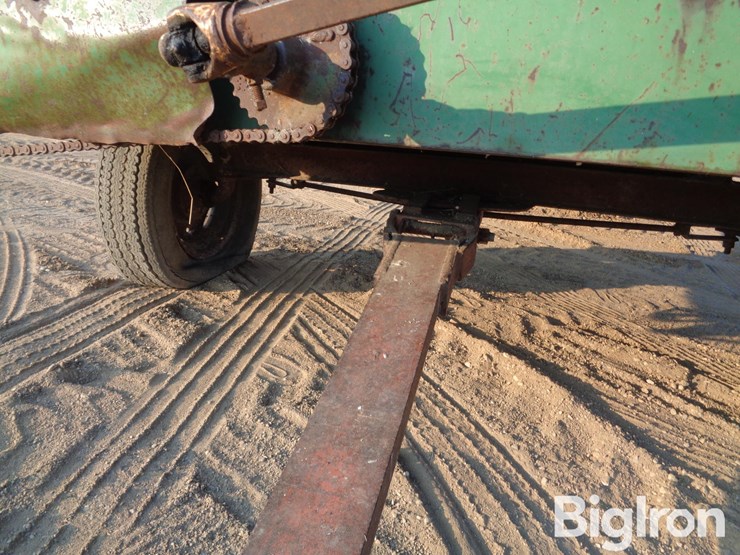 john-deere-chuck-wagon-forage/-feeder-wagon-image-11