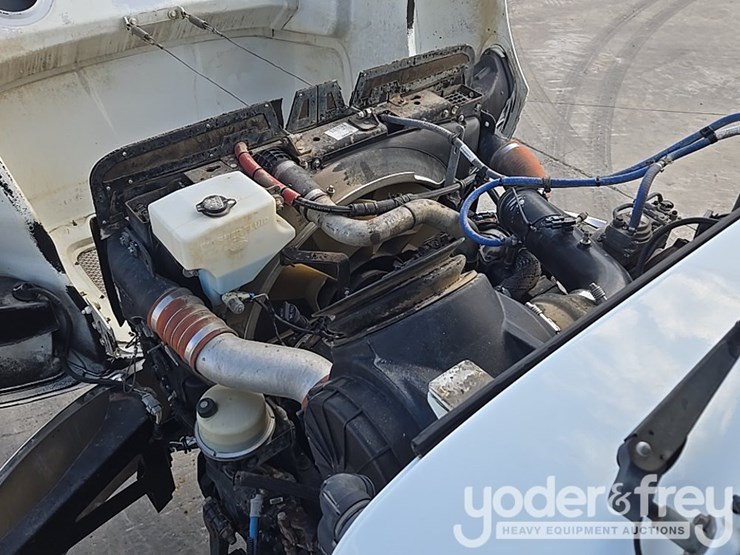 2012-peterbilt-348-image-63