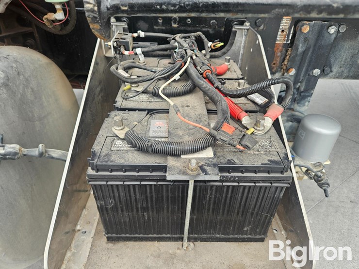 2020-peterbilt-389-image-17