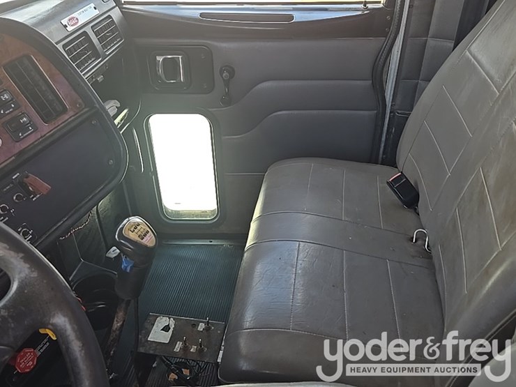 2005-peterbilt-357-image-66