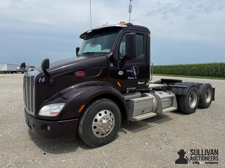 2020-peterbilt-579-image-1