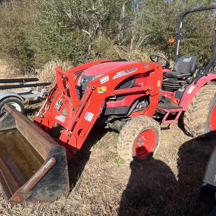 2021 Kioti CK2610HB Compact Utility Tractor W/KL4030 Loader