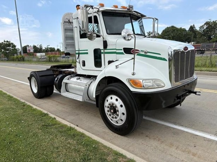 2014-peterbilt-337-image-3