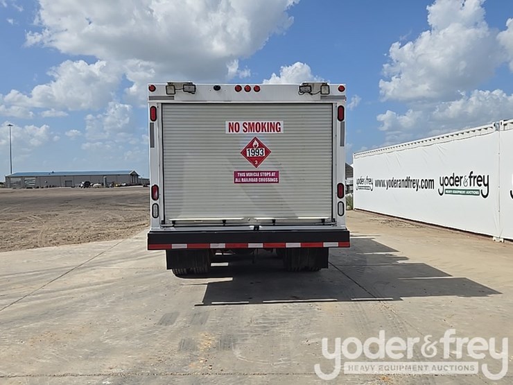 2012-peterbilt-348-image-4