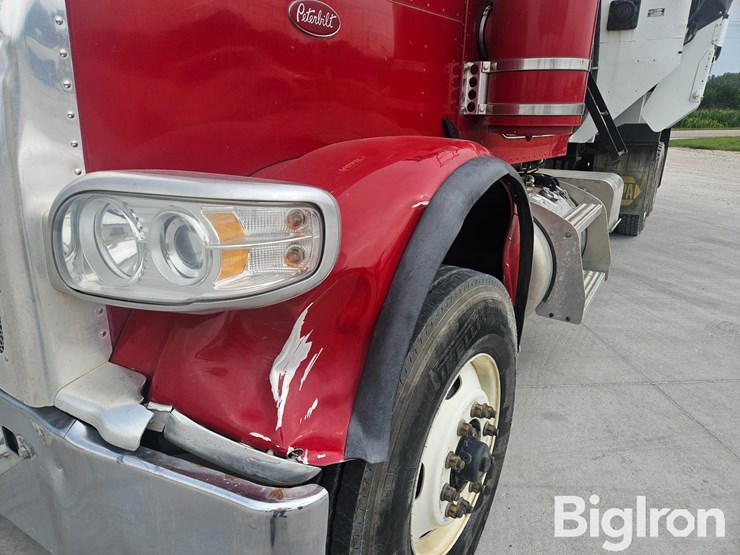 2020-peterbilt-389-image-14