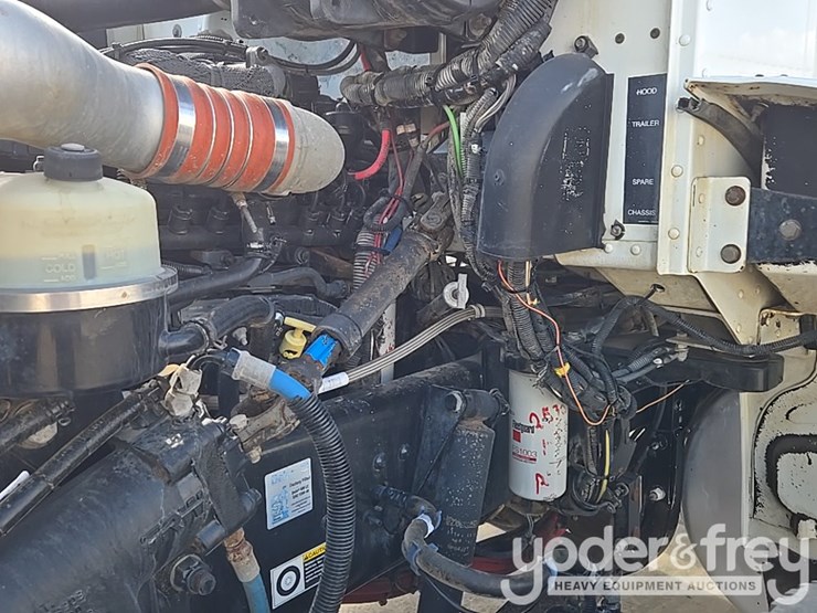 2012-peterbilt-348-image-66
