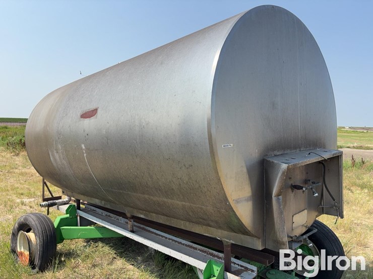 stainless-1500-gal-ss-tank-on-running-gear-image-11