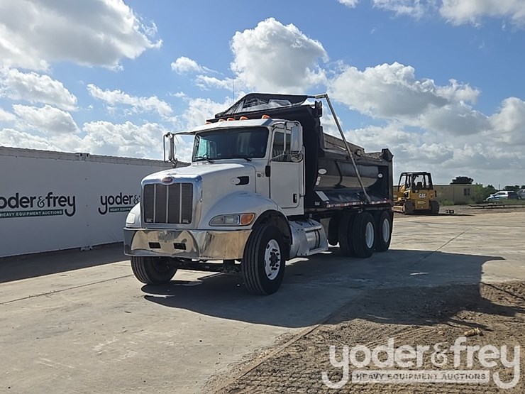 2018-peterbilt-348-image-1