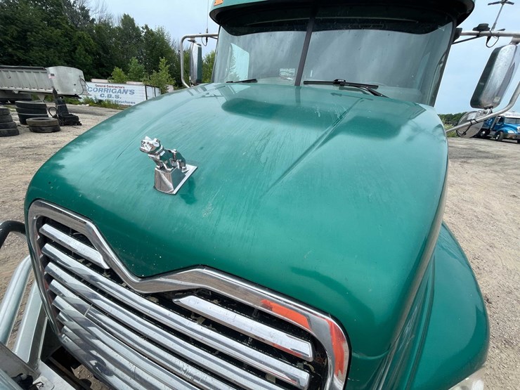 #114-•-2011-mack-semi-tractor-(has-wi-title)-(denmark,-wi)-image-63