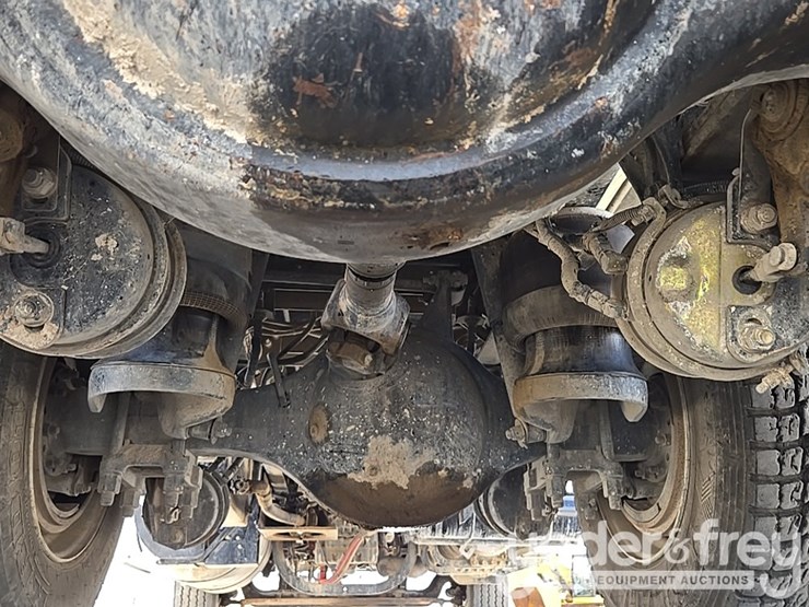 2018-peterbilt-348-image-38