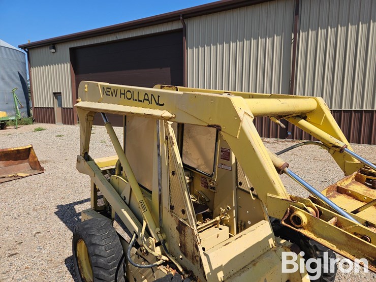 new-holland-l775-image-11