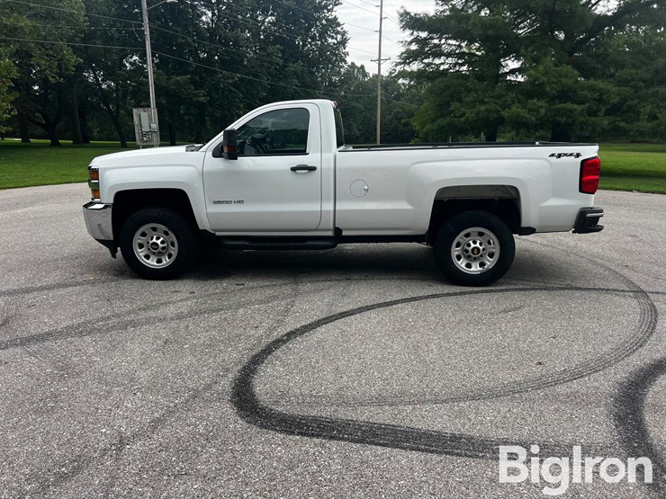 2016-chevrolet-3500-image-8