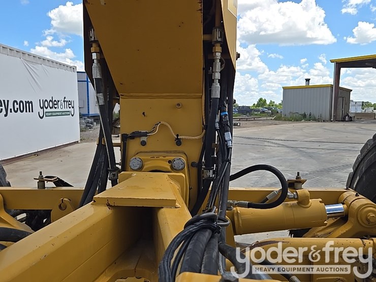 2016-caterpillar-140m3-awd-image-34