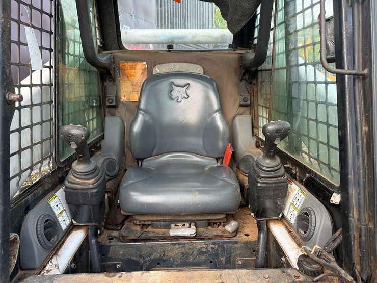2008-bobcat-t300-image-19