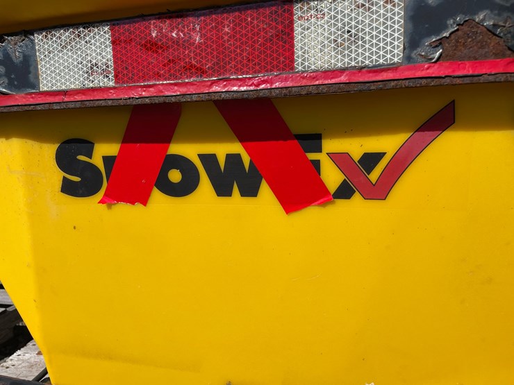 #637-•-snowex-vee-pro-3000-poly-hopper-(mason,-wi)-image-8