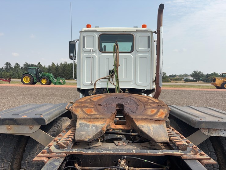 2015-western-star-w4700-semi-image-14