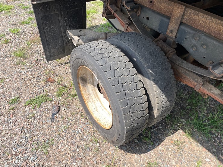 2013-ford-f550-image-21