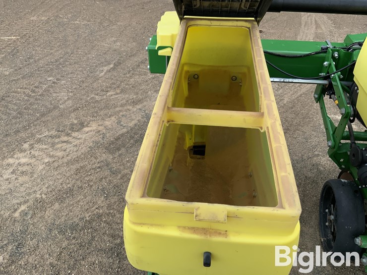 2020-john-deere-1725-image-14