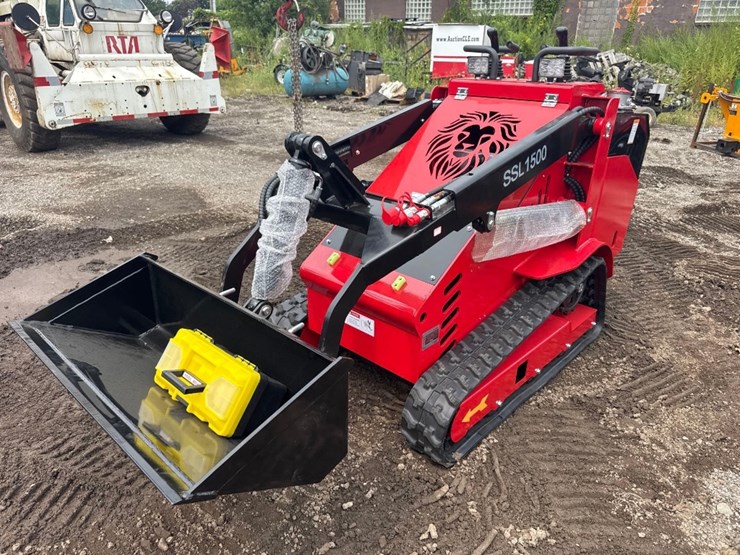 new-sd-lanch-co-mini-diesel-stand-on-skidloader-model-ssl1500-image-2
