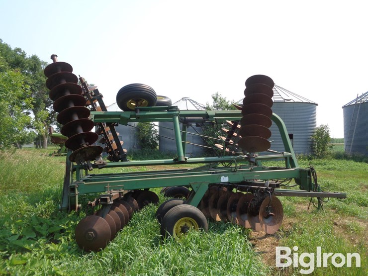john-deere-235-image-4