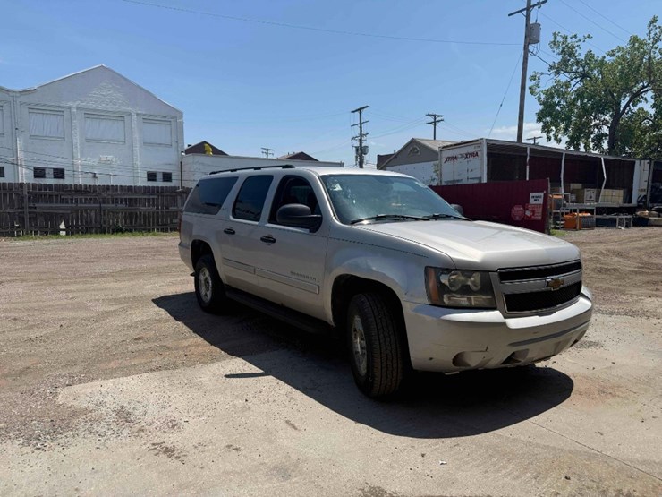 2007-chevrolet-suburban-image-5