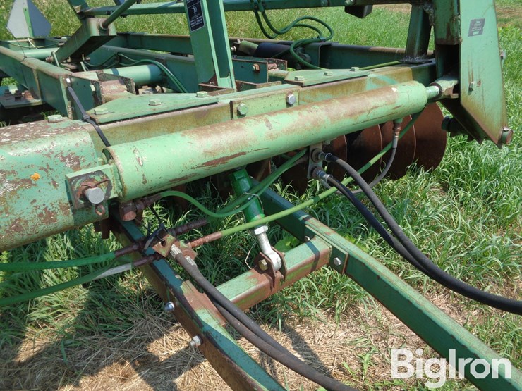 john-deere-235-image-12