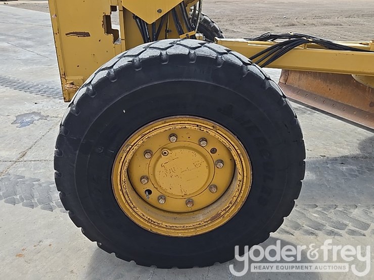 2016-caterpillar-140m3-awd-image-9