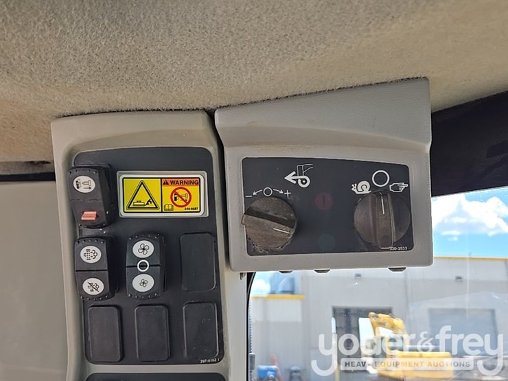 2016-caterpillar-140m3-awd-image-72
