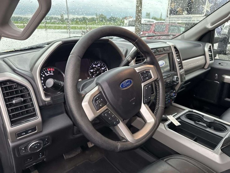 2021-ford-f250-lariat-image-14