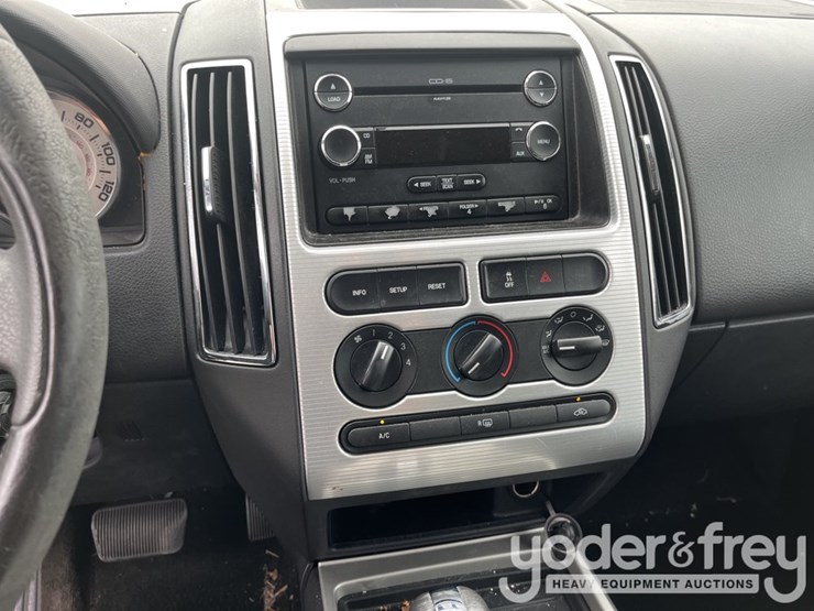 2010-ford-edge-image-18