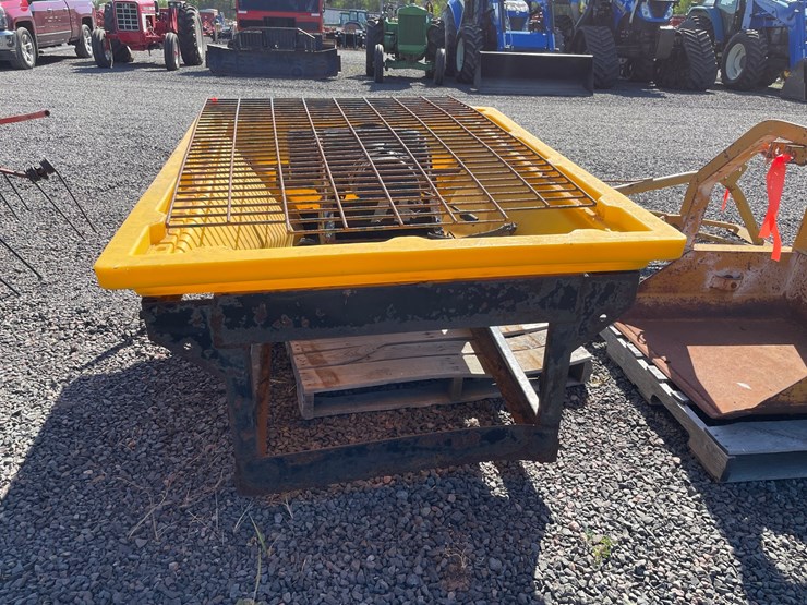 #637-•-snowex-vee-pro-3000-poly-hopper-(mason,-wi)-image-4