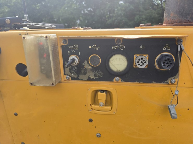 caterpillar-ap-1055f-image-42
