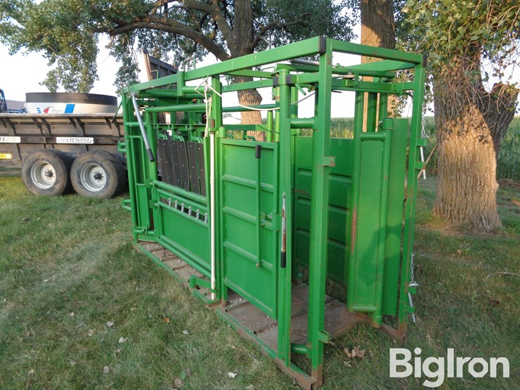 real-tuff-cattle-working-chute-image-9