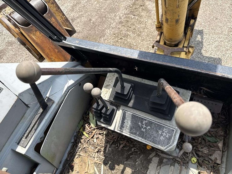 caterpillar-416b-image-22
