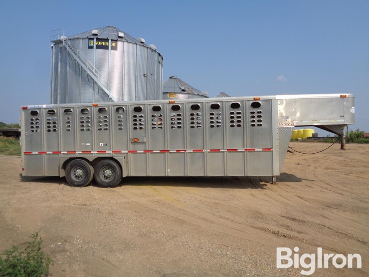 2002-wilson-livestock-trailer-image-4