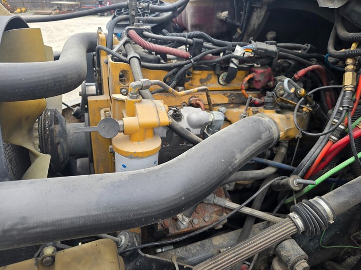 2006-freightliner-m2-106-image-27