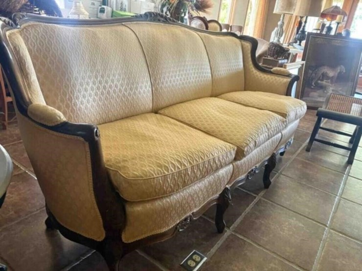 vintage-sofa-image-3