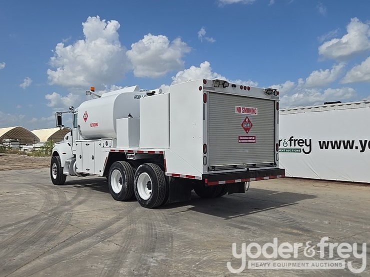 2012-peterbilt-348-image-3