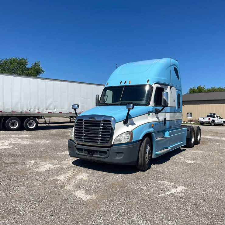 #111 • 2013 Freightliner Semi-Tractor (Has WI Title) (Denmark, WI)
