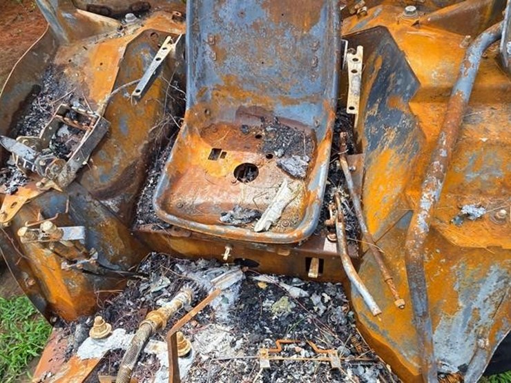 2020-john-deere-4052r-image-41
