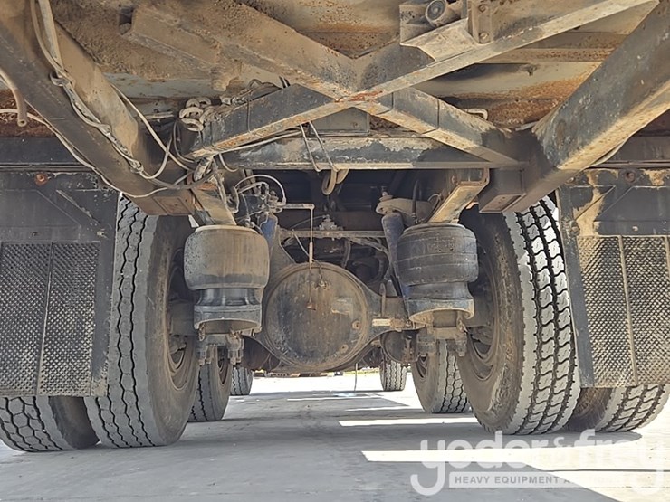 2012-peterbilt-348-image-20