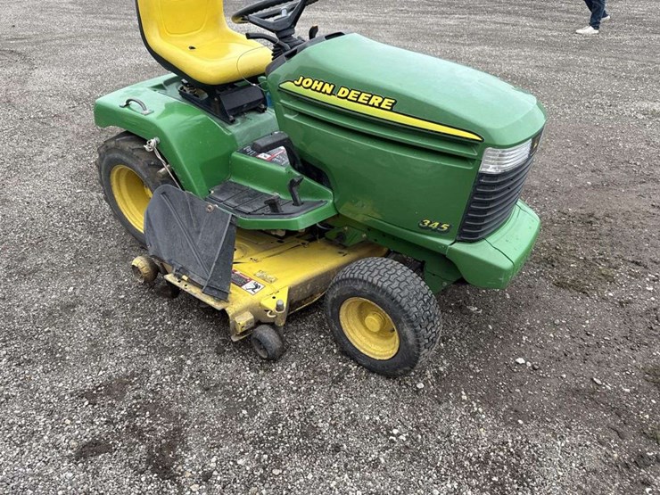 john-deere-345-image-4