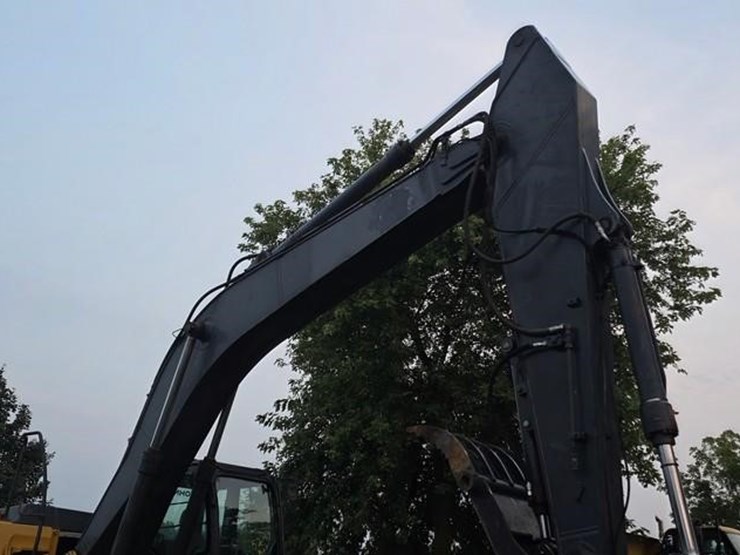 2011-deere-240d-lc-image-7